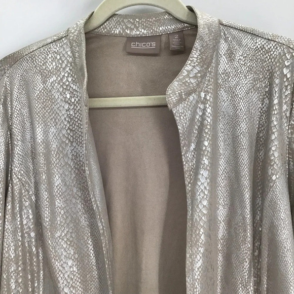 Chico’s Women’s Nickey Microsuede Metallic Reptile Print Open Jacket Size 2 - Picture 3 of 8